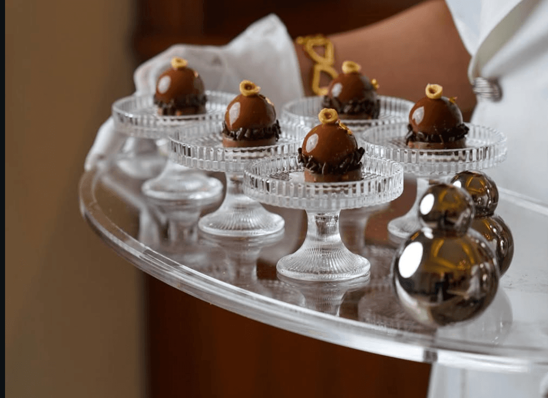 عشاء ضيافة راقٍ